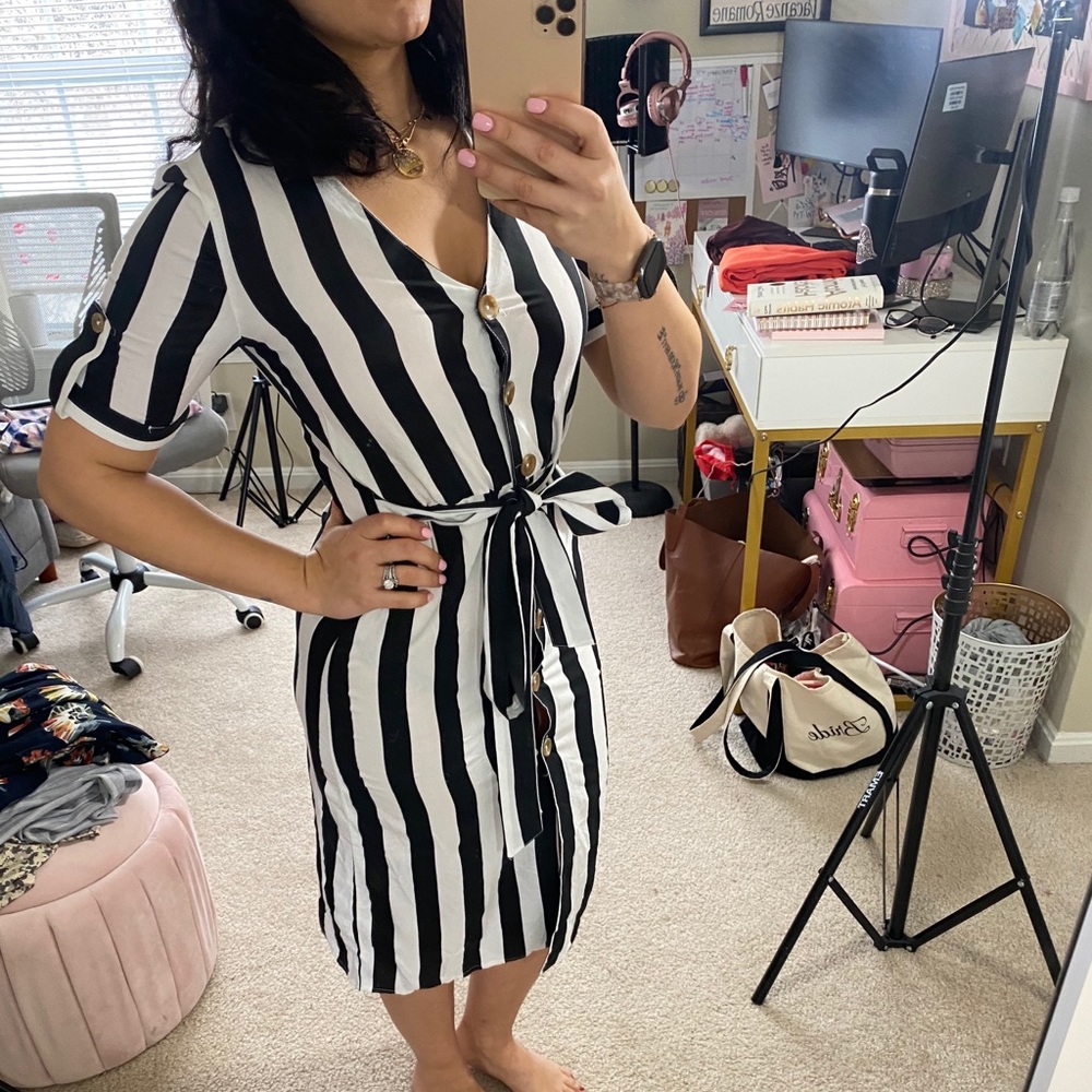 Barely worn black/white dress